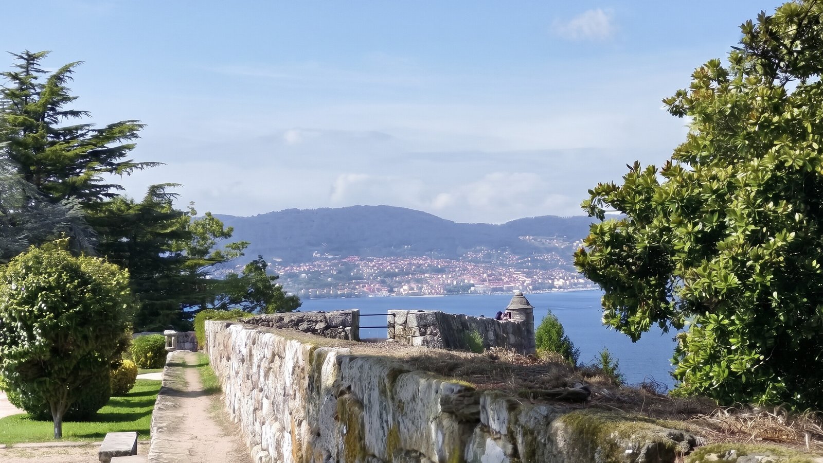 Vistas de la ría de Vigo desde las murallas del Monte O Castro